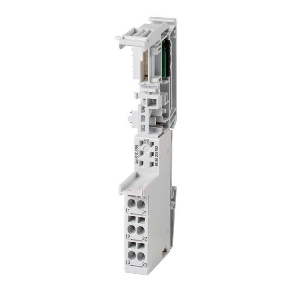 Ein weißer, modularer elektrischer Anschlussblock mit mehreren Anschlusspunkten und Komponenten, der zur Organisation von Verkabelungen in Elektroverteilerkästen verwendet wird.