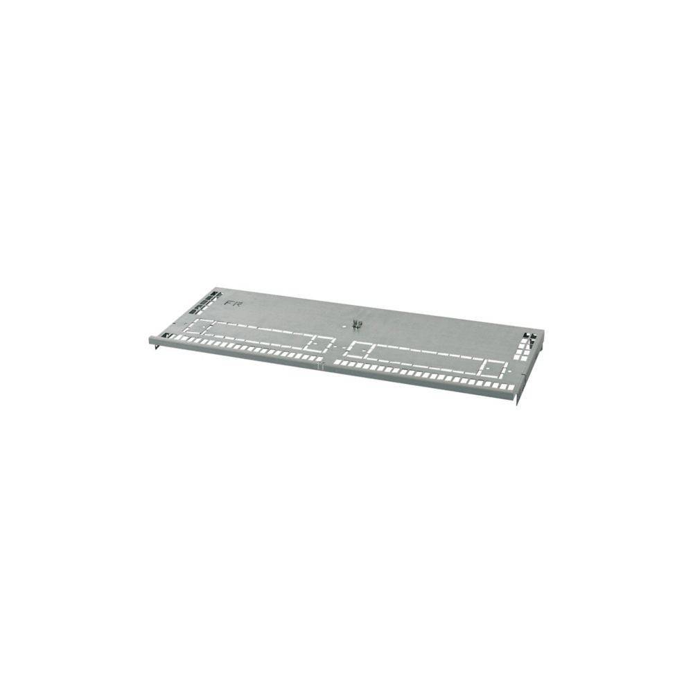 Eine graue Metallserver-Rackkomponente mit sichtbaren Schraubenlöchern und gekennzeichneten Abschnitten zur Organisation von Computerhardware und Kabeln.