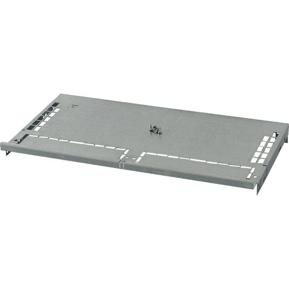 Ein flaches, rechteckiges Metallregal mit gelochten Seiten und einem kleinen Haufen Schrauben in der Mitte, verwendet zur Lagerung oder Organisation.