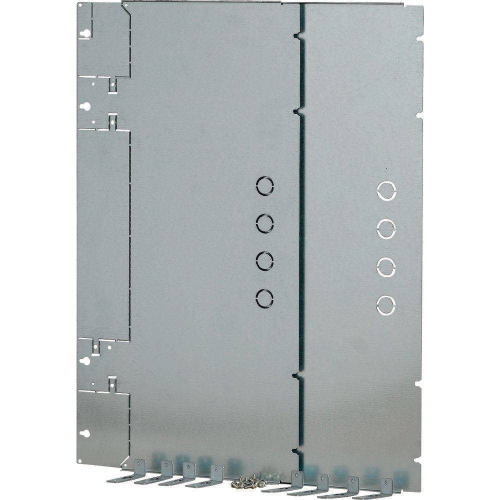 Ein metallisches Panel mit Schlitzen und kreisförmigen Löchern, konzipiert für den Aufbau von elektronischen Hardwarekomponenten oder die Installation von Modulen.