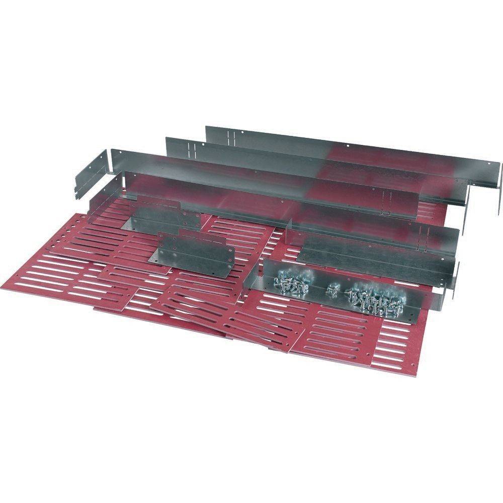 Metallisches Kabelverwaltungssystem-Komponenten, flach ausgelegt, einschließlich roter Schlitzkästen, silberner Trenner und kleiner Halterungen. Geeignet für die Kabelorganisation in industriellen Umgebungen.