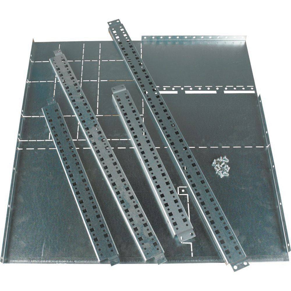 Metallmontage-Set mit Paneelen und Halterungen, ausgestattet mit vorgebhrten Löchern für die Montage. Schrauben im Lieferumfang enthalten zur Befestigung der Komponenten.