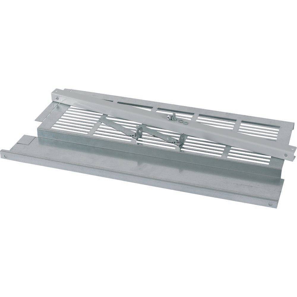 Ein Metallbodenluftgitter mit verstellbaren Drosselklappen zur Luftströmungssteuerung, mit rechteckiger Gestaltung und horizontalen Lamellen.