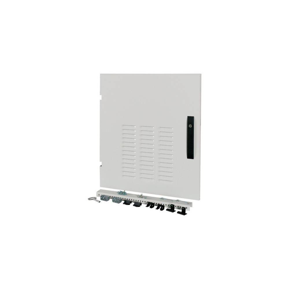 R90-Netzwerk-Verteilgehäuse von Siemon mit Abdeckung und Montagezubehör zur Strukturierung der Verkabelung in einer systematischen Netzwerkinstallation.