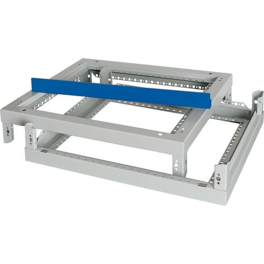 Ein Metallrack-Halterungswinkel mit einem blauen horizontalen Querträger, konzipiert zum Halten von elektronischen Geräten oder Ausrüstungen.