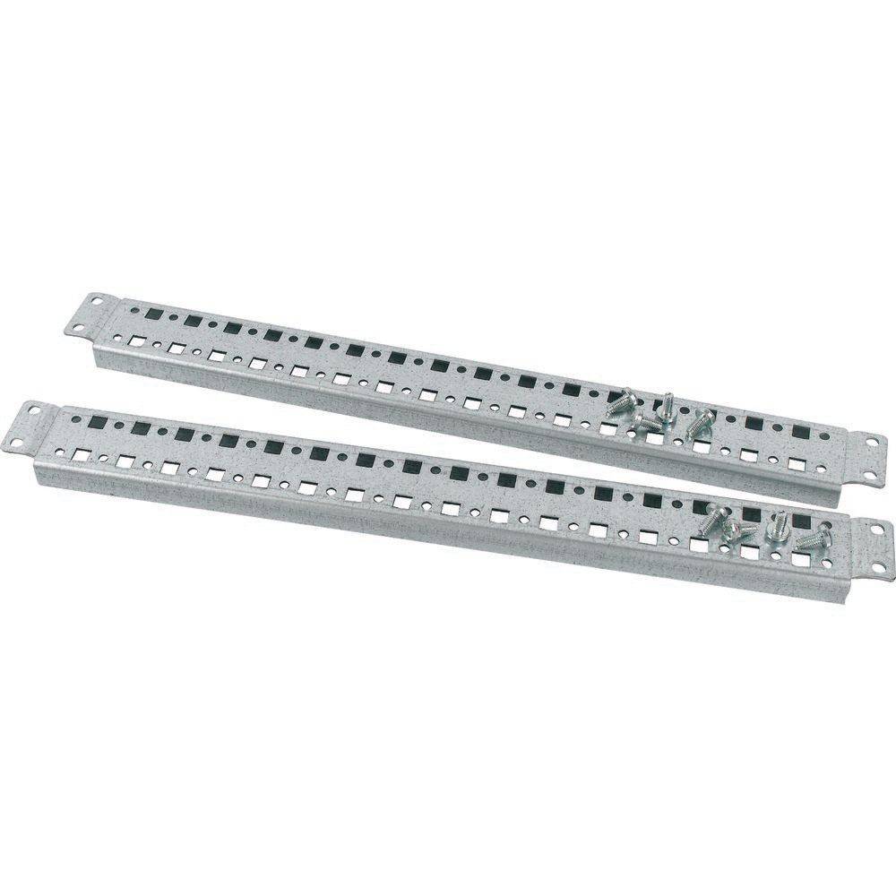 Zwei Metallmontage-Schienen mit mehreren Löchern und Clips, die nebeneinander angeordnet sind und zum Befestigen von Ausrüstung oder Geräten dienen.