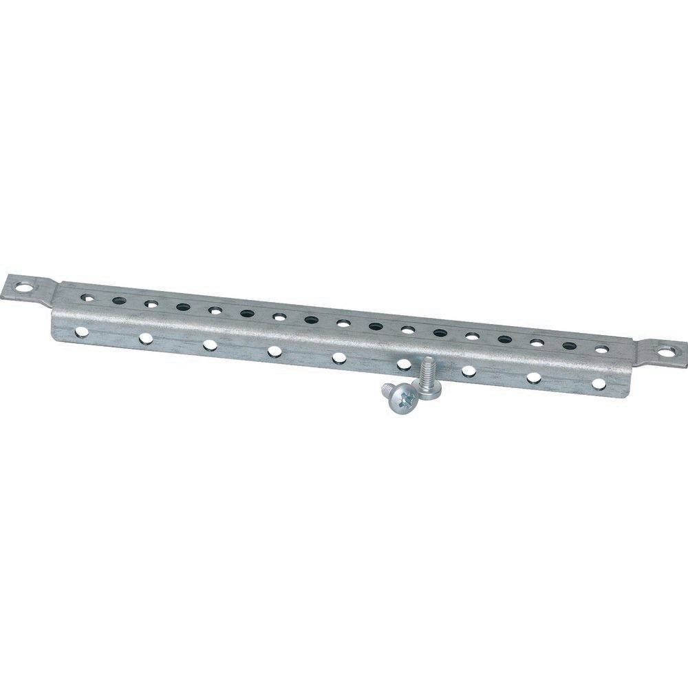 Ein Metallschiebetürriegel mit mehreren Löchern für verstellbare Verriegelung.