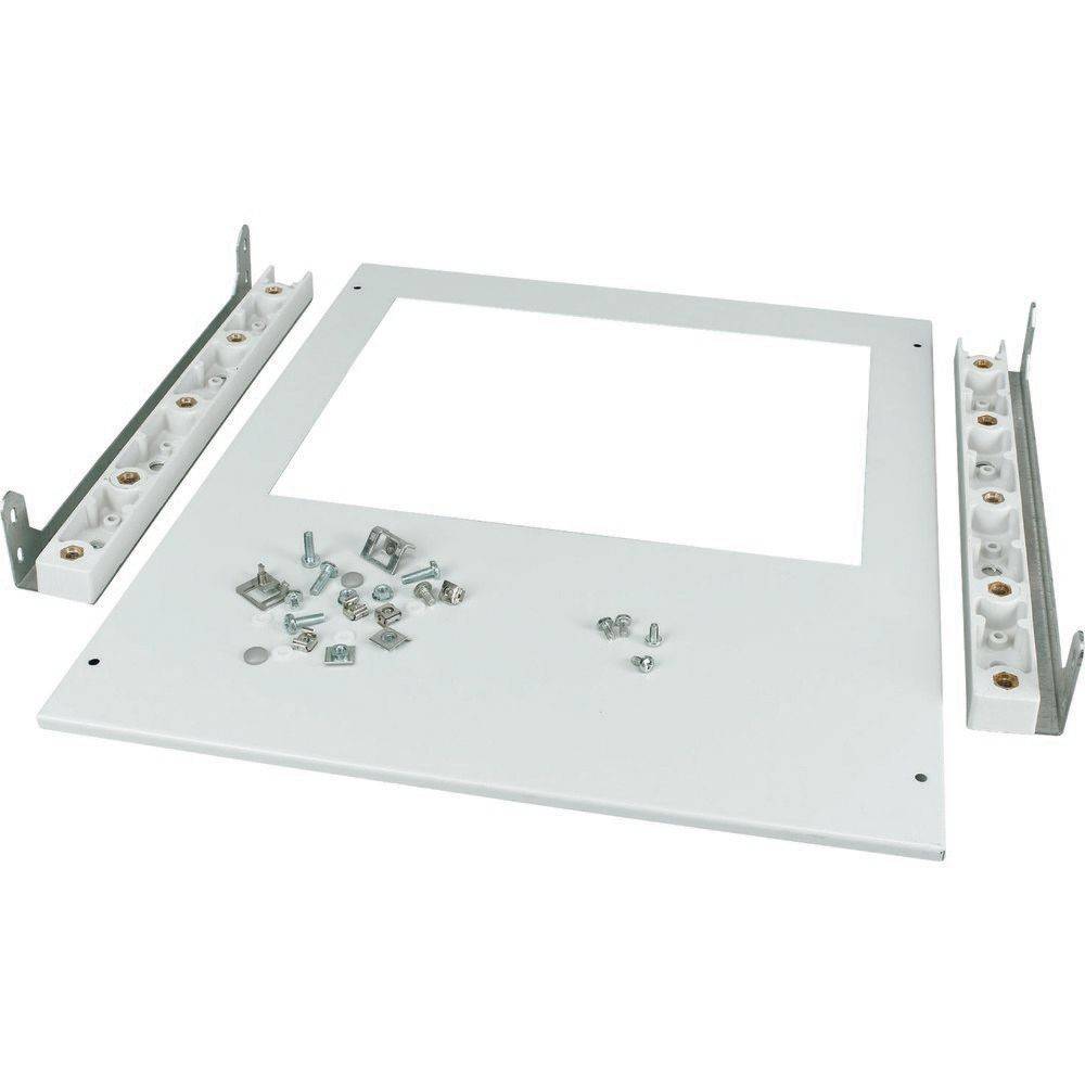 Metall-Montageset mit zwei Halterungen, mehreren Schrauben und einer großen weißen Flachplatte mit einem rechteckigen Ausschnitt.