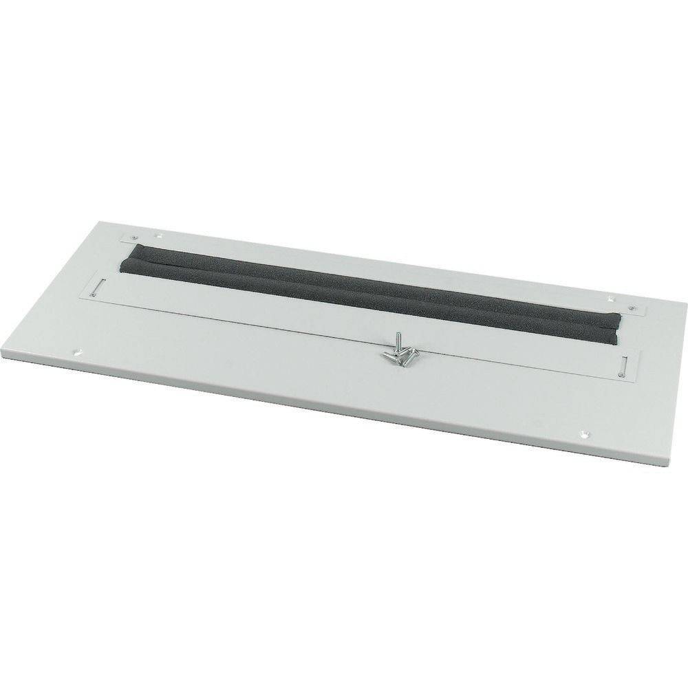 Eine weiße rechteckige Metalltürklappe für Briefkasten mit einem zentrierten schwarzen Streifen und einem kleinen Verschließmechanismus, die für sichere Brief- oder Paketlieferungen verwendet wird.