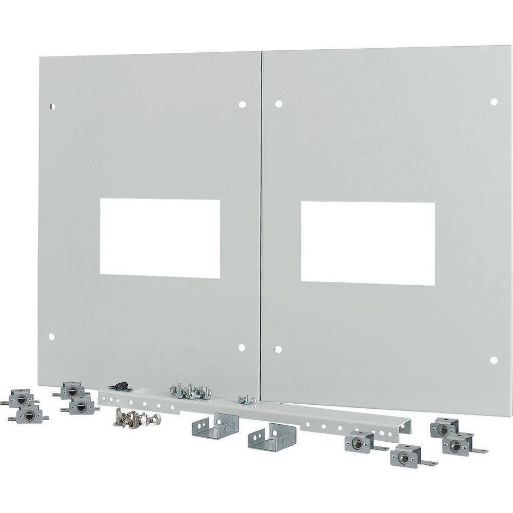 Satz von Metallkomponenten, bestehend aus zwei großen Montagepaneelen mit Aussparungen, Halterungen, Schrauben und Befestigungselementen, die typischerweise für Paneelinstallationen verwendet werden.