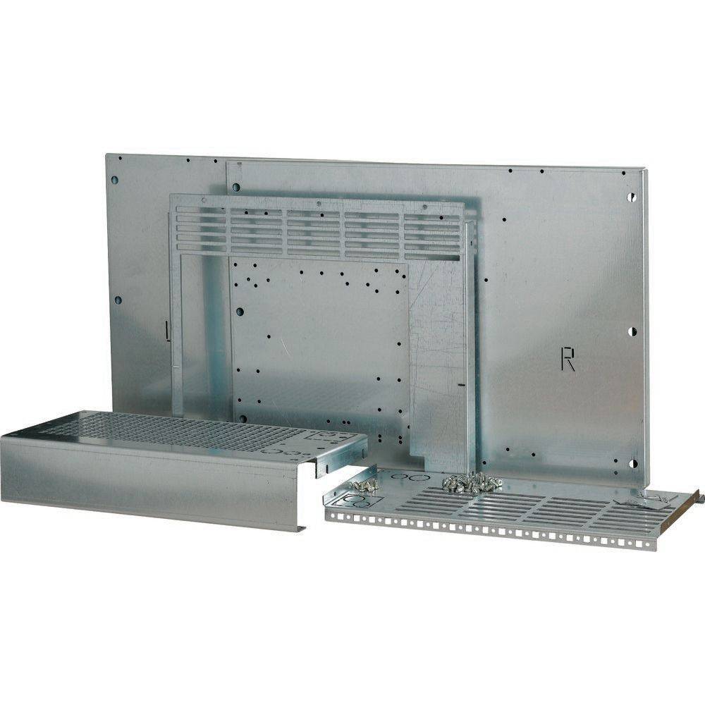 Ein Metallgehäuse-Set für elektrische Installationen mit einem perforierten Abschnitt, mehreren Befestigungslöchern und einer separaten, abnehmbaren Panelkomponente.