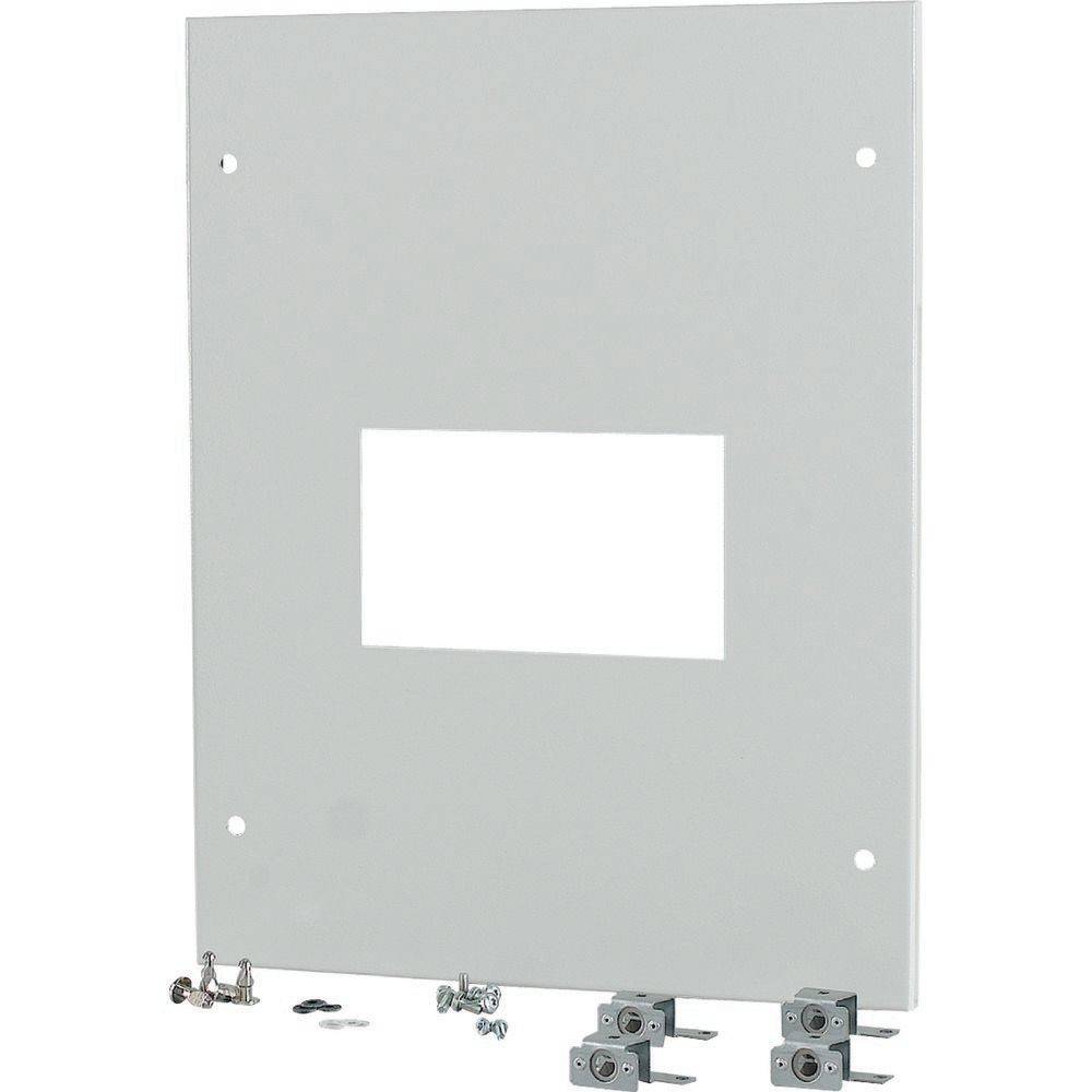 Ein Metallpanel mit einem rechteckigen Ausschnitt in der Mitte, umgeben von kleinen Montageklammern und Schrauben. Geeignet für die Installation von elektrischen oder mechanischen Geräten.