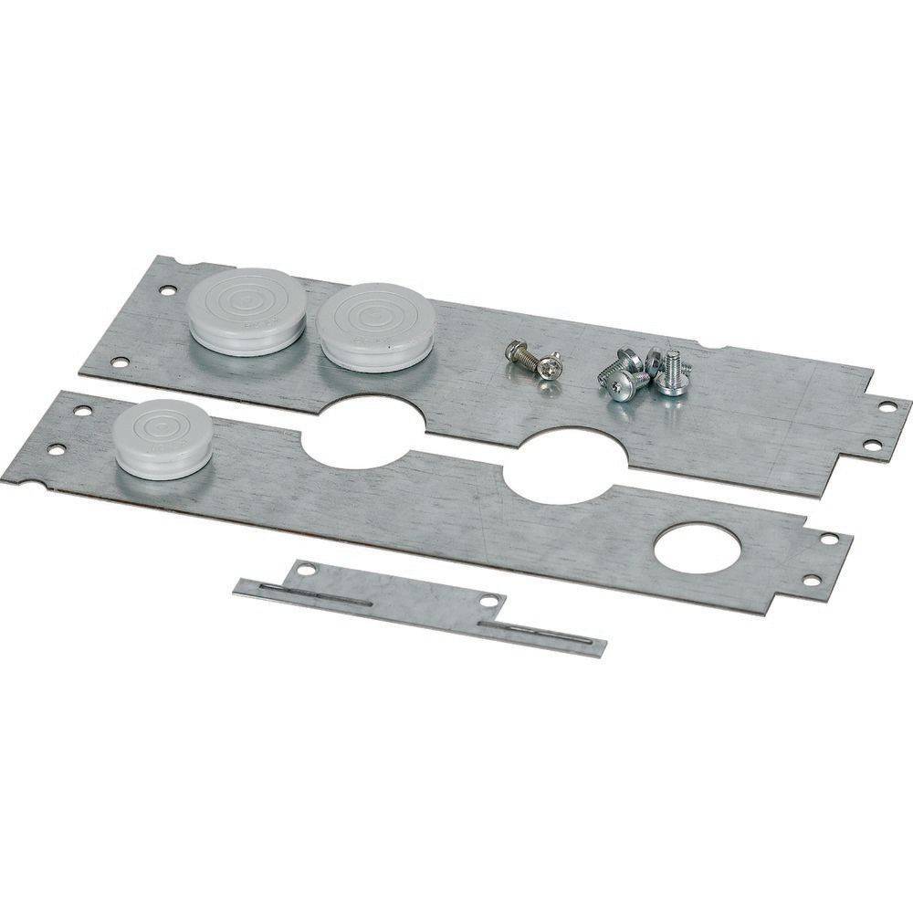 Metallwandplatten und Befestigungen für elektrische Installationen mit kreisförmigen Ausbrüchen und Montagelöchern.
