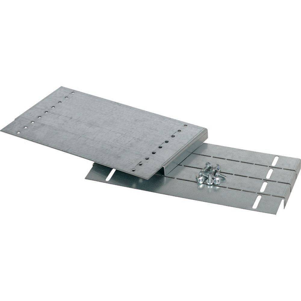 Zwei gelochte Metallplatten mit Schraubenlöchern flach nebeneinander gelegt, zusammen mit einem kleinen Satz von Schrauben, verwendet zum Befestigen oder Sichern.