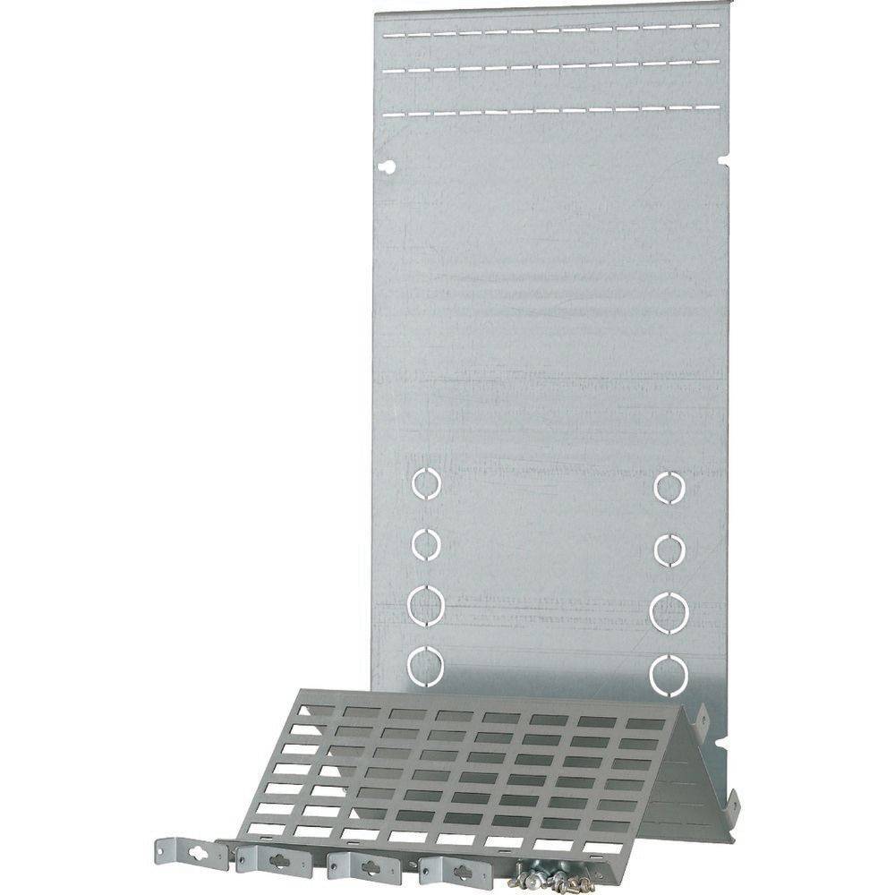 Metall-Befestigungsset für Wandmontage, bestehend aus einer gelochten Montageplatte, Halterungen und Schrauben. Entwickelt für eine sichere Ausrüstungsbefestigung.