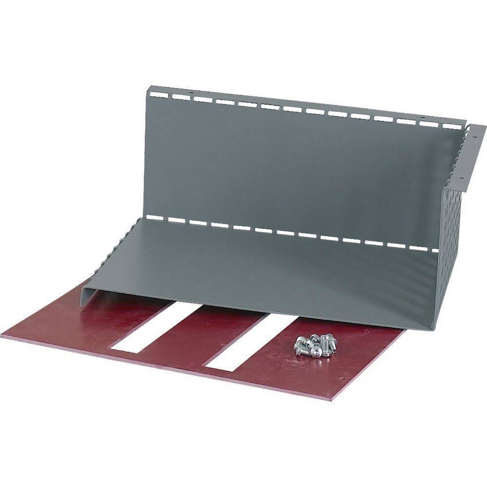 Ein Metallkabeltray mit einer roten Grundfläche und mehreren Schrauben ist zu sehen, konzipiert für die sichere Organisation und Unterstützung von Kabeln.