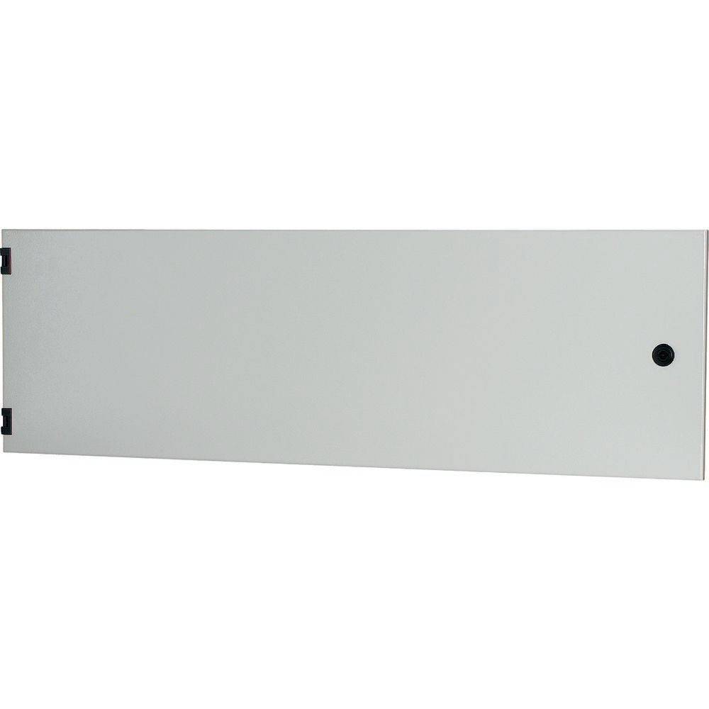 Rechteckiges graues Metallpanel mit einem kleinen runden Loch nahe der rechten Kante und zwei Scharnieren auf der linken Seite.