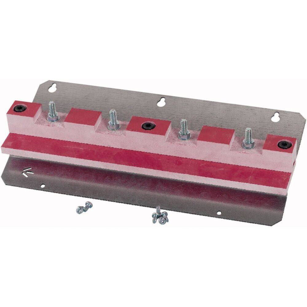 Eine Metallhalterung mit einer roten Schutzschicht, die mehrere Bolzen und Schrauben aufweist. Wird zum Befestigen oder Montieren von Gegenständen verwendet.