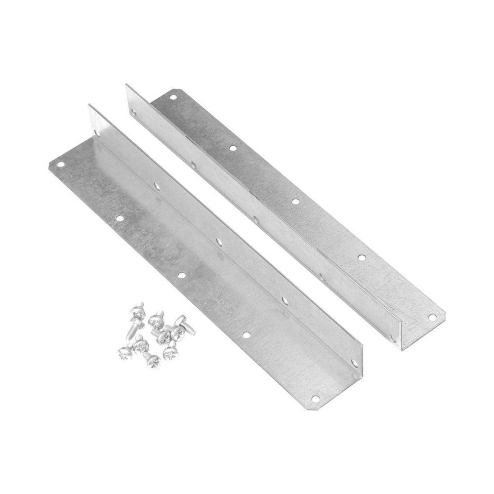Zwei Metallmontagehalterungen mit sechs kleinen Schrauben.
