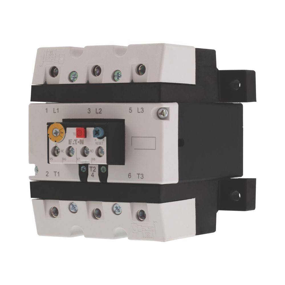 Ein weißer und schwarzer elektrischer Schütz mit beschrifteten Anschlüssen L1, L2, L3 und T1, T2, T3, der zur Steuerung elektrischer Schaltkreise verwendet wird.