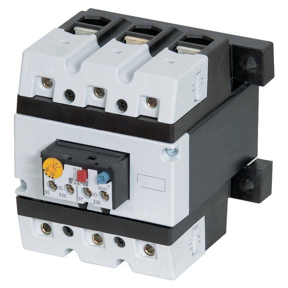 Ein dreipoliger elektrischer Schütz mit angebautem Überlastrelais, der in industriellen Steuerungssystemen zum Anlassen und Schutz von Motoren verwendet wird.