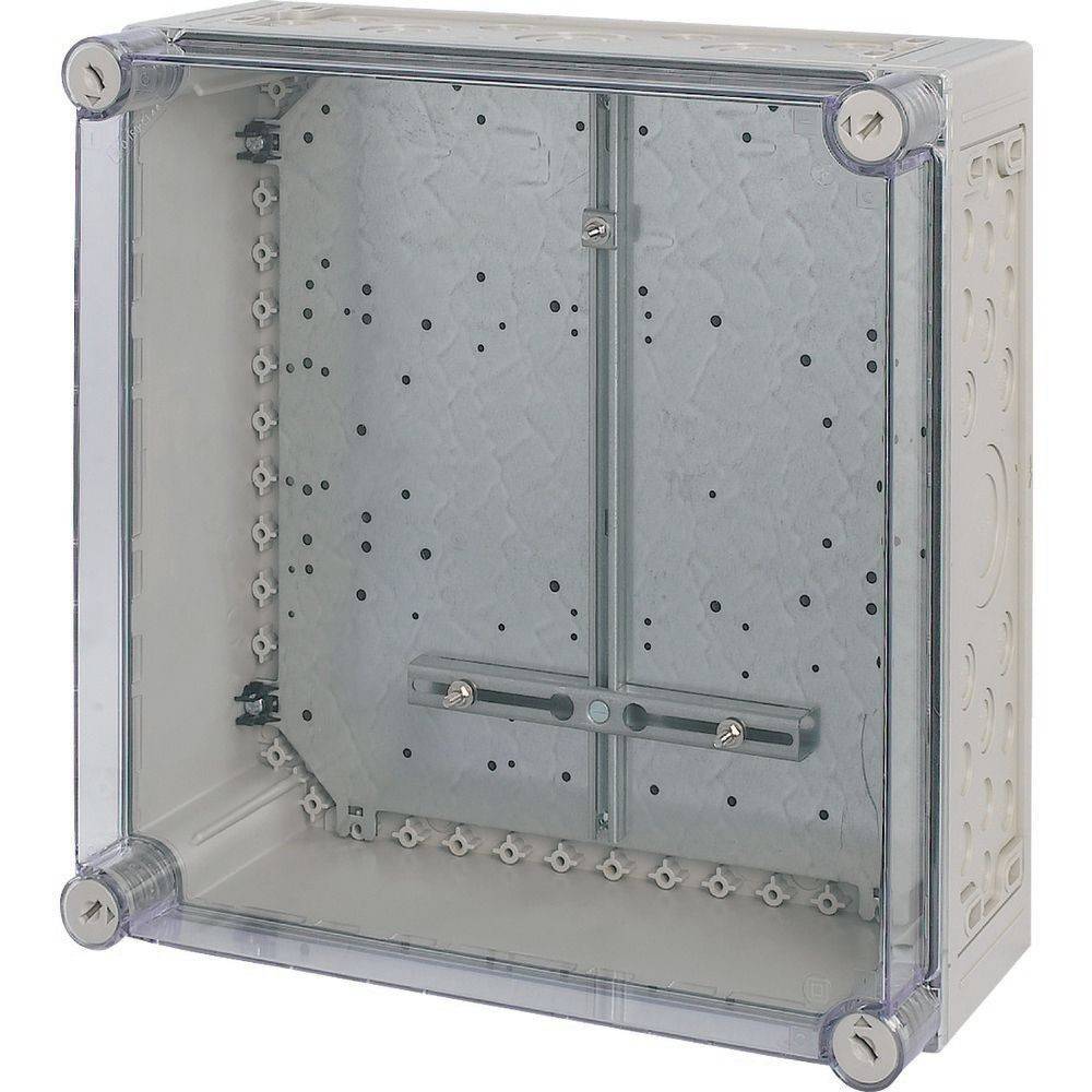 Eine transparente elektrische Verteilerdose mit mehreren Bohrlöchern auf der Metallrückwand, konzipiert zur Organisation und zum Schutz von Kabelverbindungen.