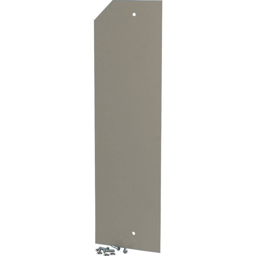 Ein beige farbenes Metallpanel mit einem diagonalen Schnitt an der Oberseite, versehen mit zwei Löchern zur Montage. Mehrere Schrauben sind am Boden verstreut.