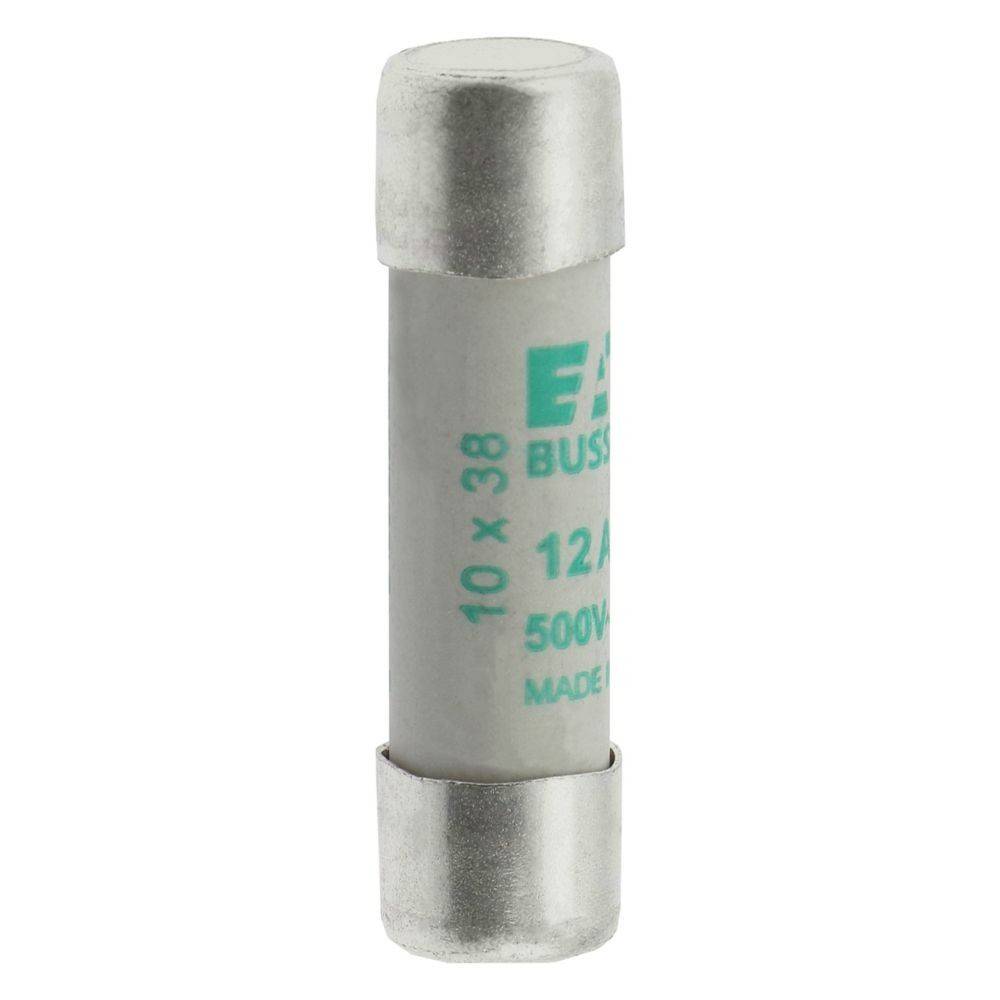 Eine zylindrische Sicherung vom Typ 10x38 12A 500V mit Metallkappen an beiden Enden. Der Körper ist weiß mit grünem Text zur Kennzeichnung der Spezifikationen.