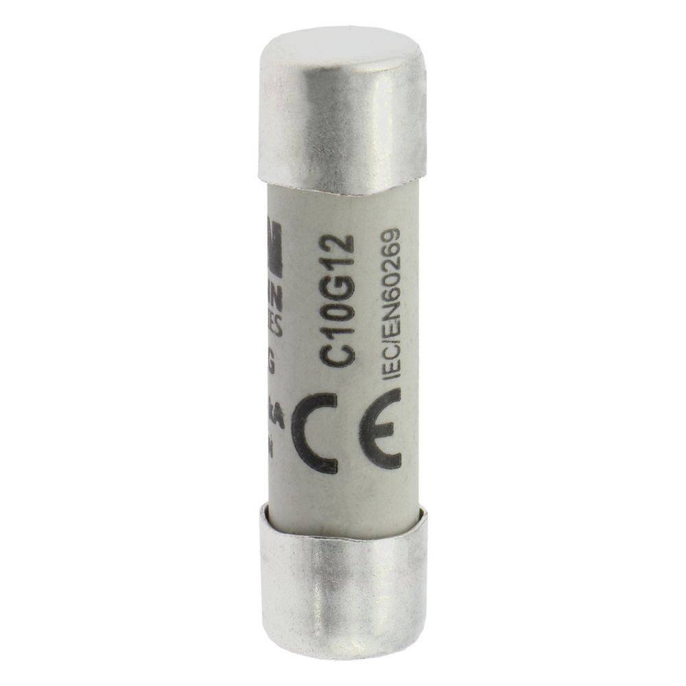 Keramische Sicherung mit Metallkappen, beschriftet mit C10G12, IEC/EN60269, auf weißem Hintergrund.