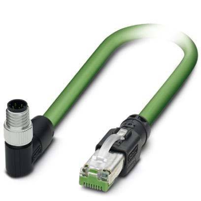 Ein grünes industrielles Ethernet-Kabel mit einem gewinkelte M12-Stecker an einem Ende und einem RJ45-Stecker am anderen Ende, was auf eine Datenübertragungsanwendung hinweist.