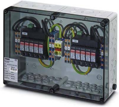 Eine transparente elektrische Verteilerdose mit Kabeln und Sicherungen im Inneren. Sie bietet Anschlüsse und Sicherheitsmaßnahmen für elektrische Stromkreise.