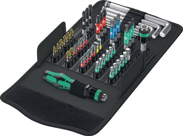 Eine schwarze Werkzeugtasche, die einen Satz von mehrfarbigen Schraubenziehern und Bits enthält, sortiert nach Typ und Größe, mit einem Griff am unteren Ende.