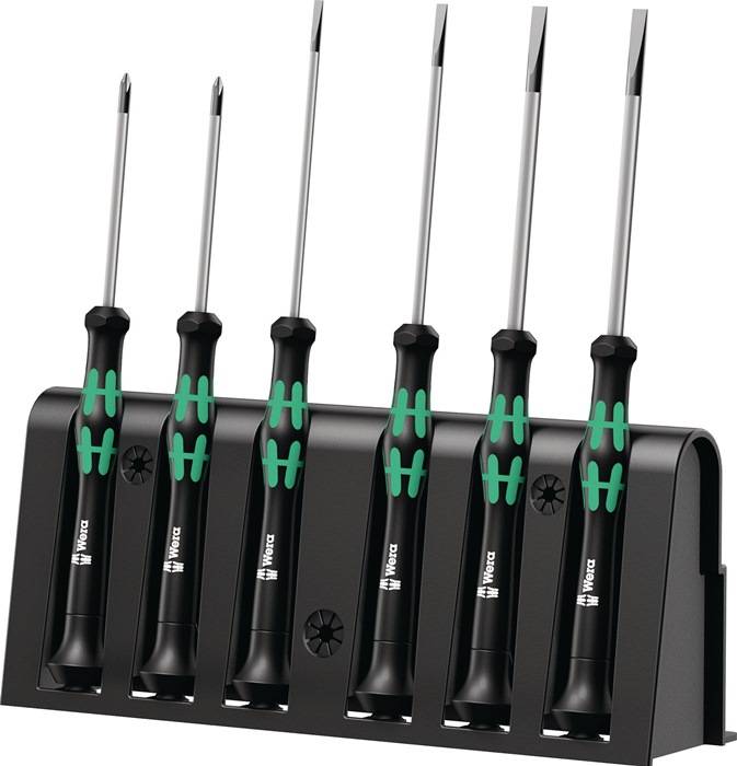 Sechsteilige Präzisionsschraubendreher-Set mit grünen und schwarzen Griffen, ordentlich in einem schwarzen Halter platziert.