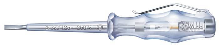 Ein Nahaufnahmebild eines durchscheinenden blauen medizinischen Trokars, der für chirurgische Eingriffe verwendet wird, mit seinem zylindrischen Körper und seinem Flansch.