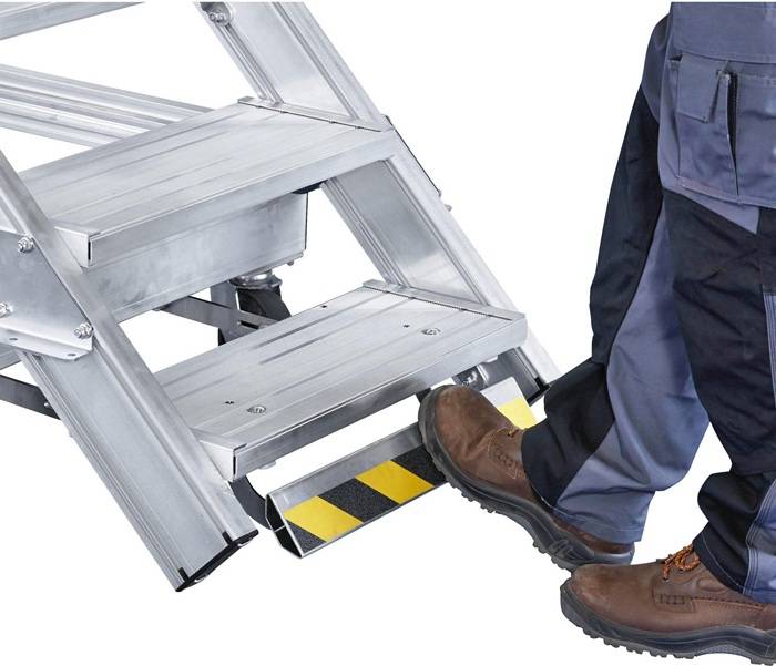 Plattformtreppe Ergo Stop 12Stufen 45Grad H.2790mm m.Ergo Stop Stufen-B.800mm
