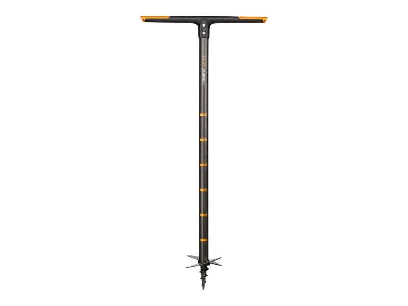 Schwarze und orange Erdanker mit T-Griff, isoliert auf weißem Hintergrund dargestellt.