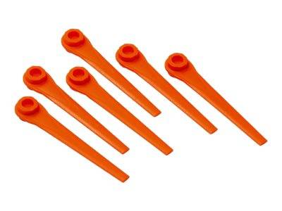 Fünf orangefarbene Kunststoff-Pflock-ähnliche Stifte oder Markierungen diagonal auf weißem Hintergrund angeordnet.