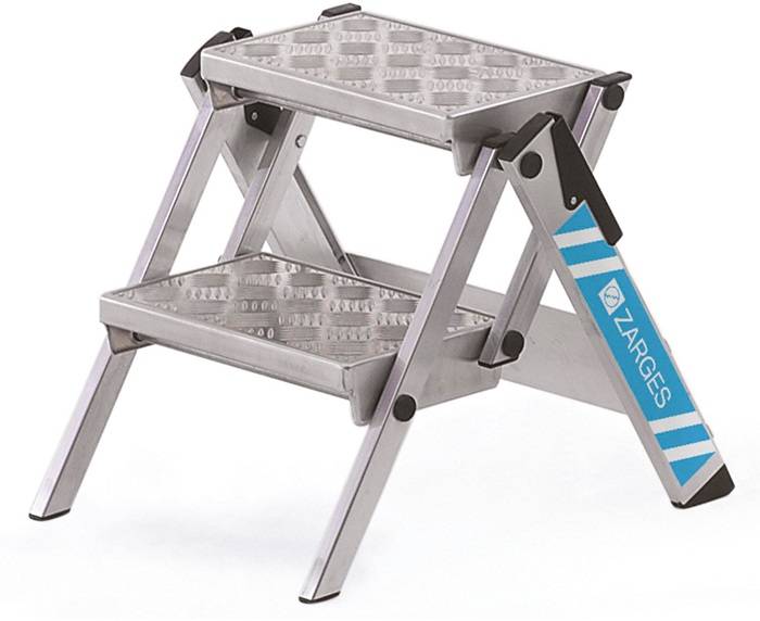 Stufentritt Plazatec P 2Stufen Arbeits-H.2,45m G.3,9kg Riffelblechbelag Zarges