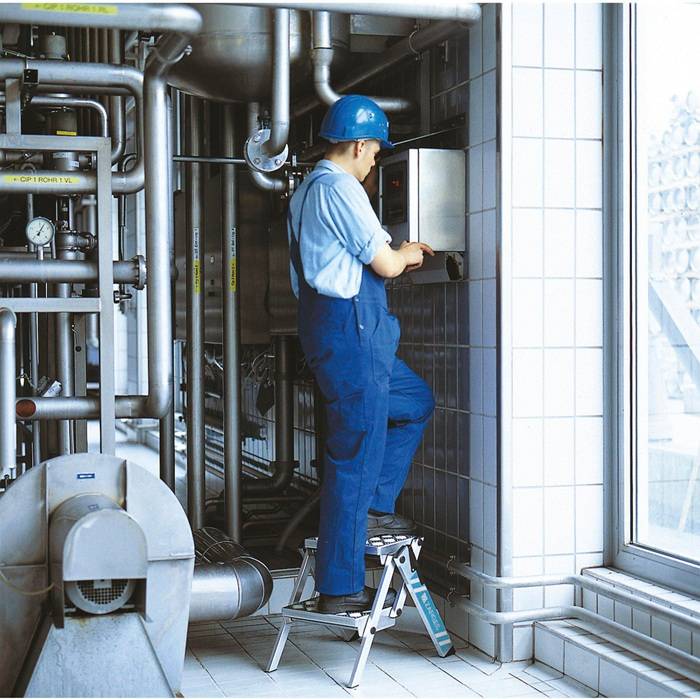 Stufentritt Plazatec P 3Stufen Arbeits-H.2,67m G.6,6kg Riffelblechbelag Zarges