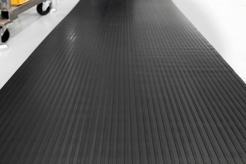 Gummiriefenmatte 3mm COBArib schwarz B90 cm x lfd.M