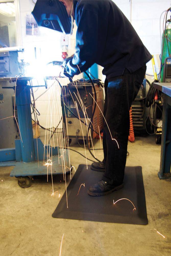 Schweißer-Bodenmatte Diamond Tread schwarz B90 cm x lfd.M Stärke 15 mm