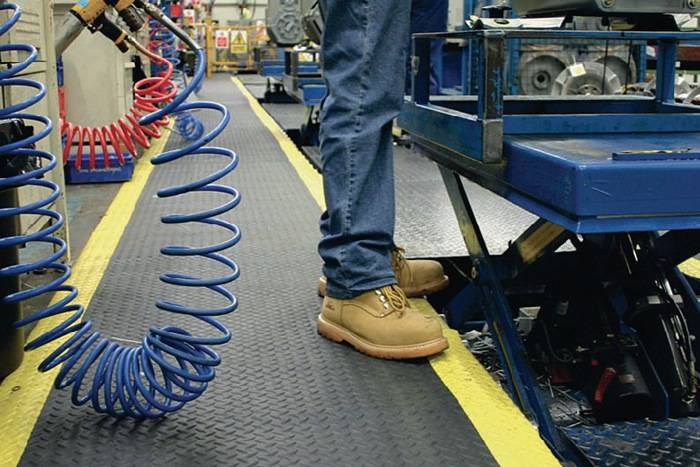 Arbeitsplatzbodenbelag Fertigmatte L900xB600xS14mm schwarz PVC COBA