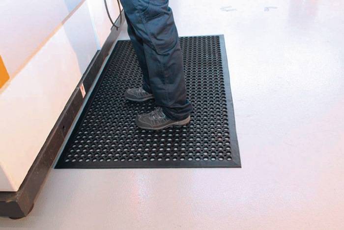 Arbeitsplatzbodenbelag Fertigmatte L1500xB900xS10mm schwarz Gum.COBA