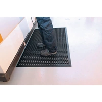 Arbeitsplatzbodenbelag Fertigmatte L1500xB900xS10mm schwarz Gum.COBA Arbeitsplatzbodenbelag Fertigmatte L1500xB900xS10mm schwarz Gum.COBA