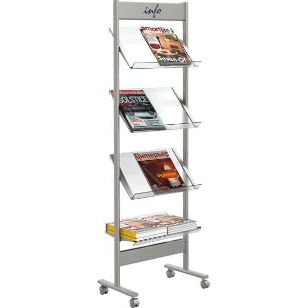 Hohes silbernes Magazinregal mit vier geneigten transparenten Regalen für Broschüren und Magazine auf Rollen, oben mit der Beschriftung 