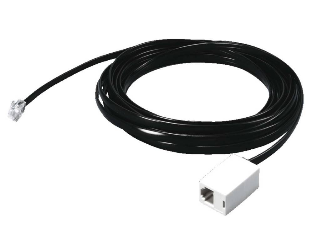 Ein schwarzes gewickeltes Kabel mit einem weißen Kunststoffstecker an einem Ende, das für elektronische oder Netzwerkverbindungen konzipiert ist.