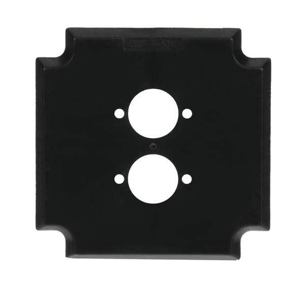 Schwarze quadratische Platte mit zwei kreisrunden Löchern in der Mitte und kleineren Löchern an beiden Seiten, verwendet für eine eingelassene Wandmontage oder Befestigung.