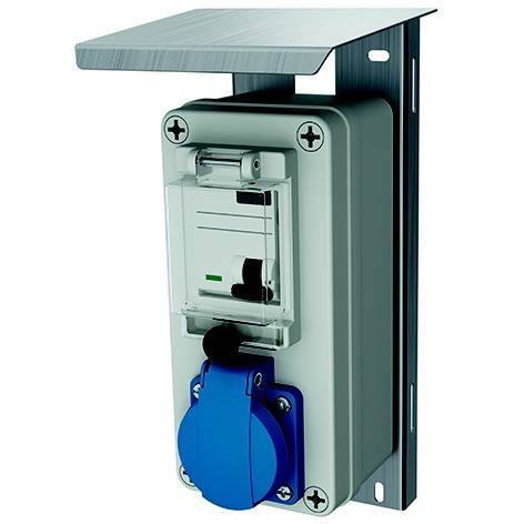 Industrielle Steckdosenbox mit wetterfestem Deckel und blauer Rundsteckdose, montiert auf einem Metallpanel.