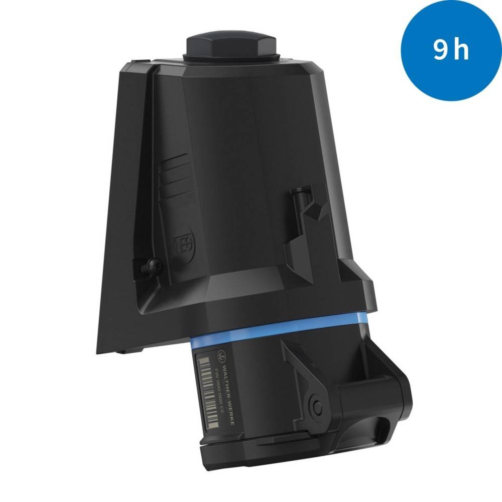 Eine schwarze, eckige Maschinenkomponente mit einem blauen Band und einem runden, blauen Anhänger mit der Aufschrift '9h' an der oberen rechten Seite.