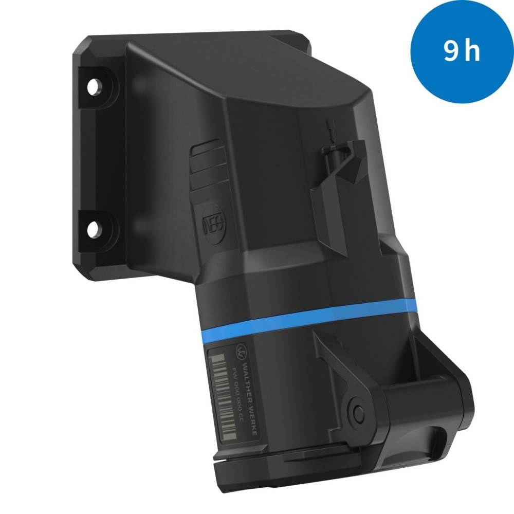 Ein schwarzer, wandmontierter Ladestecker mit blauer Hervorhebung, der 9 Stunden bis zur vollständigen Ladung verbleibend anzeigt.